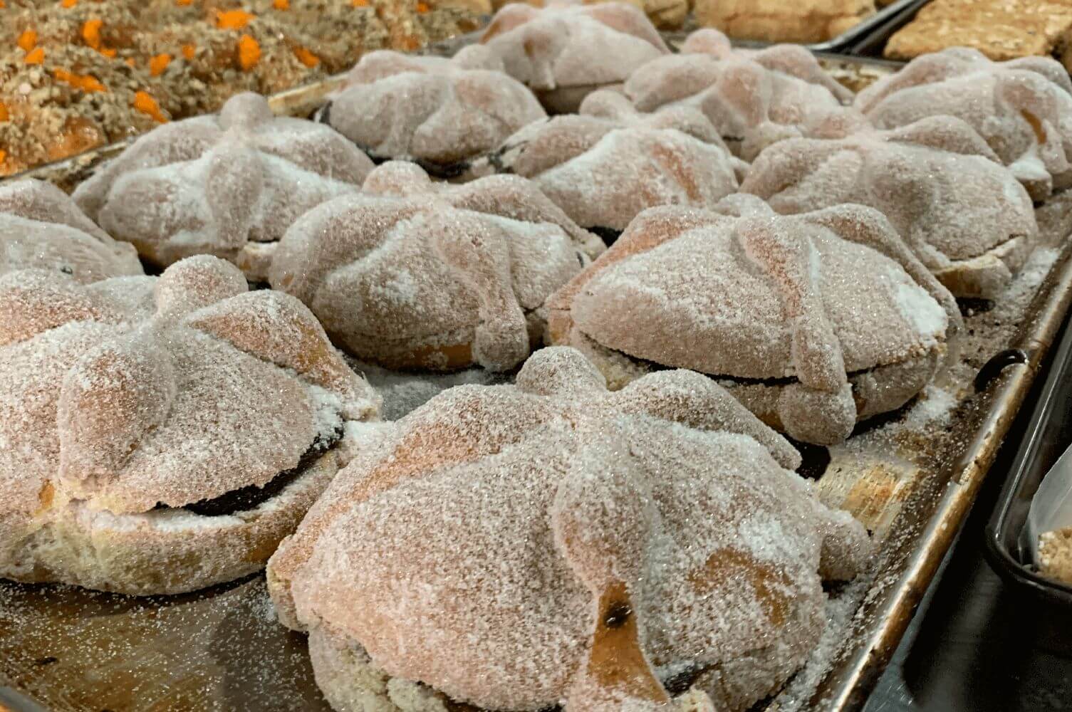 Canillas tradicionales y Pan de Muerto en Panificadora Tío Sam