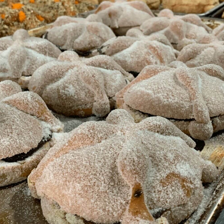 Canillas tradicionales y Pan de Muerto en Panificadora Tío Sam | Panificadora Tío Sam